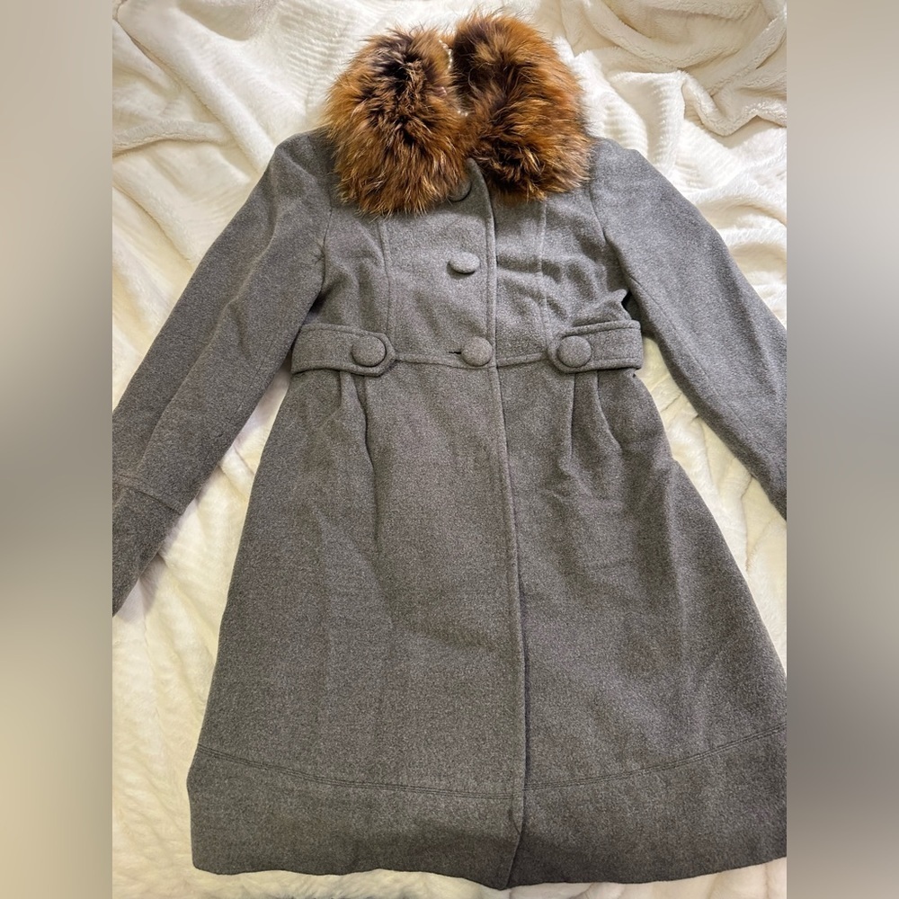 White Love women coat with detachable fur collar